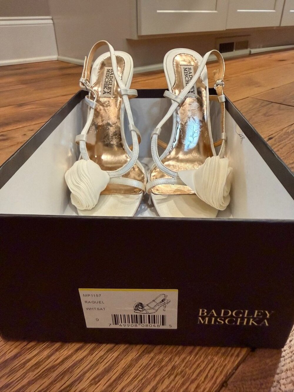 Badgley Mischka Raquel White Satin Rosette Heels / Sandals Size 9 Boxed